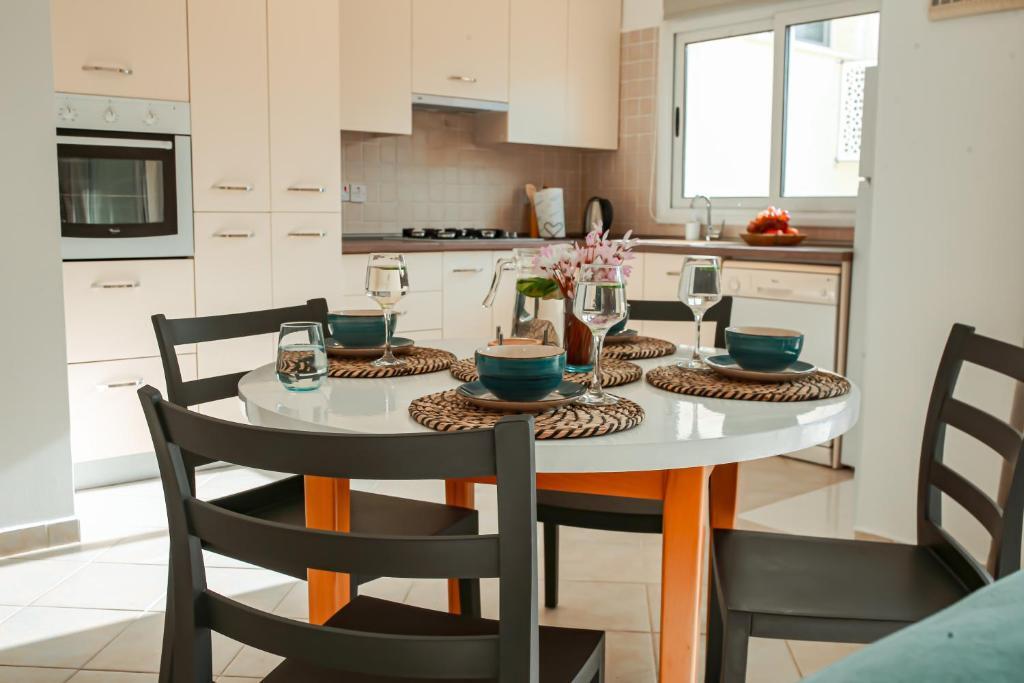 Фамагуста: Fantastic 4 Cyprus First Line Beachfront