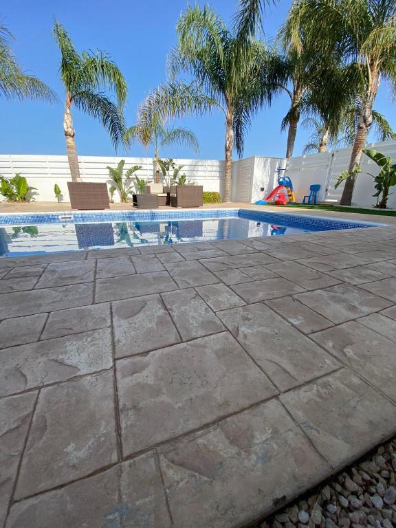 Паралимни: Villa Angel - Exotic Villa 200m From Beach