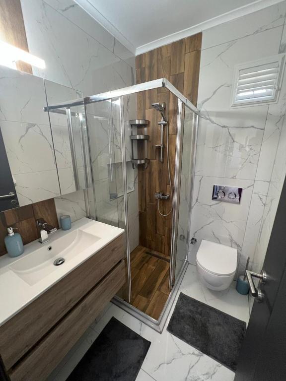 Авгору: McKenzi Gold 2 bedrooms