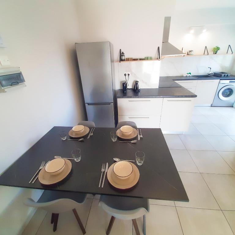 Лимассол: Sea Breeze Central, 2bed