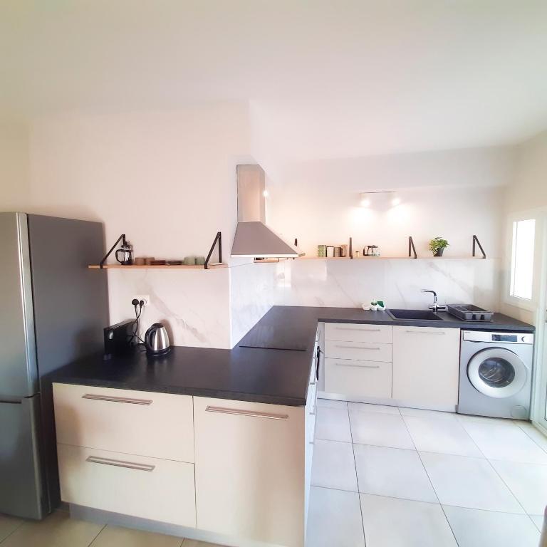 Лимассол: Sea Breeze Central, 2bed