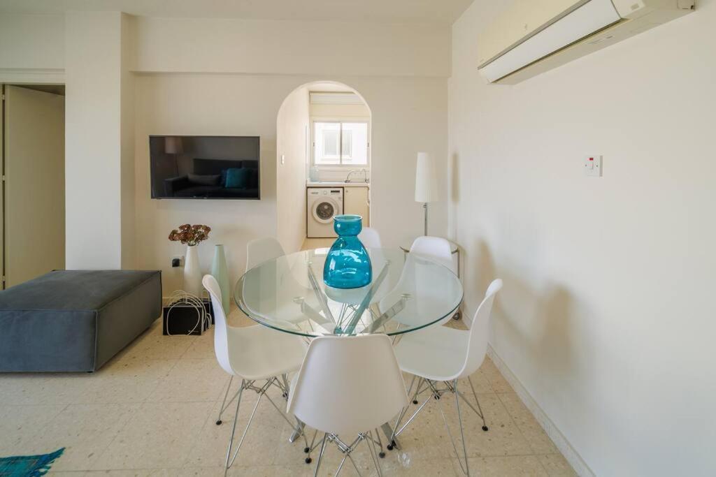 Пафос: 2bed Apartment by the Sea