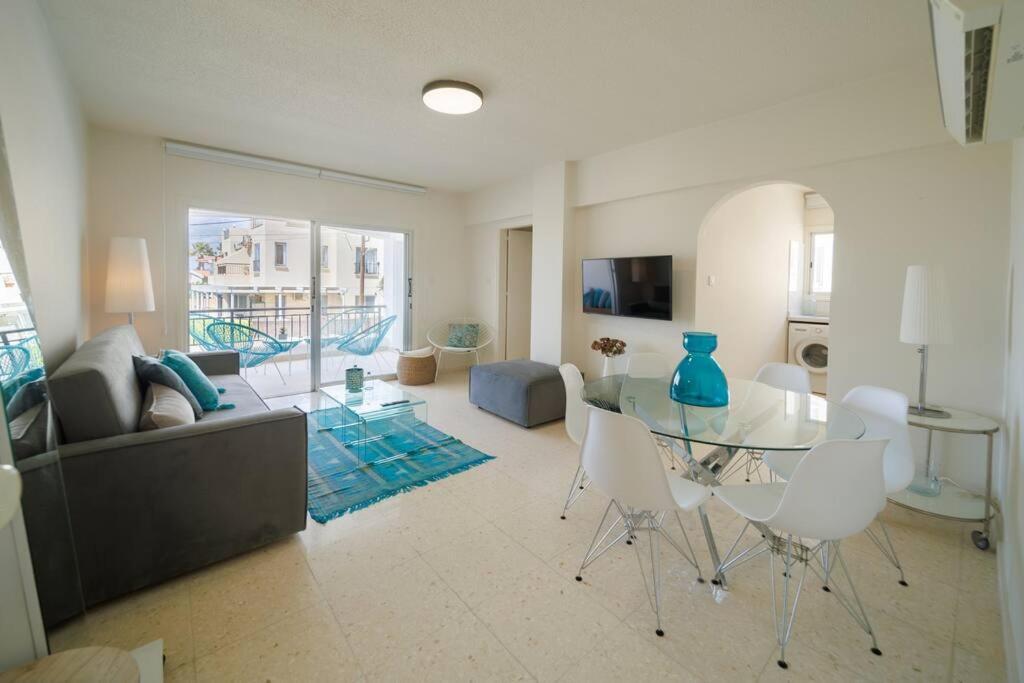 Пафос: 2bed Apartment by the Sea