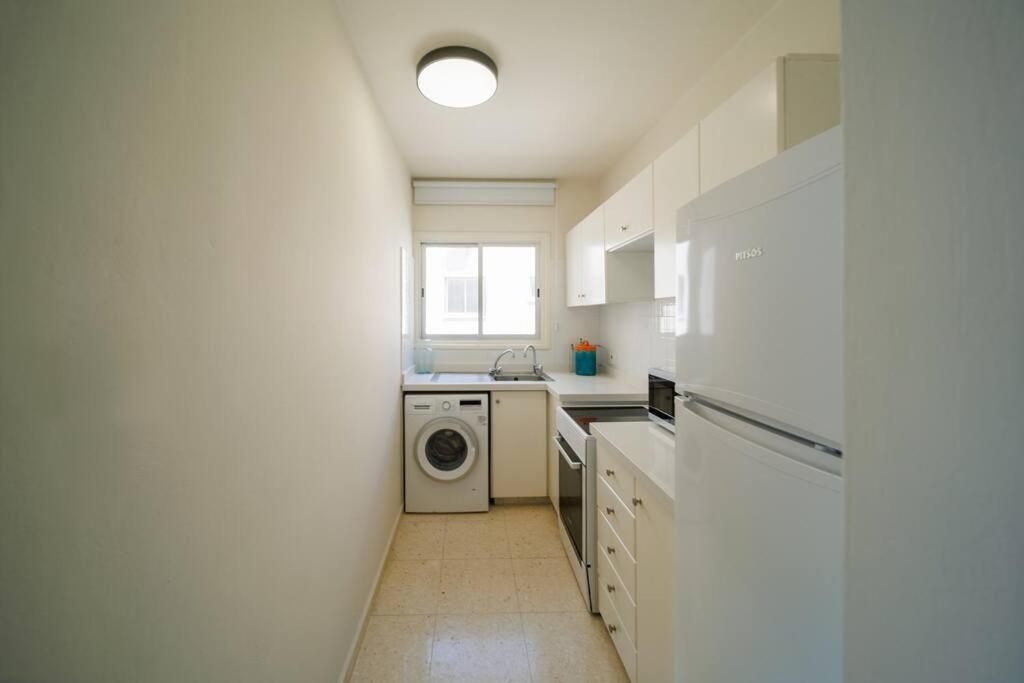 Пафос: 2bed Apartment by the Sea