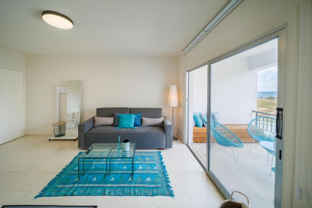 Пафос: 2bed Apartment by the Sea