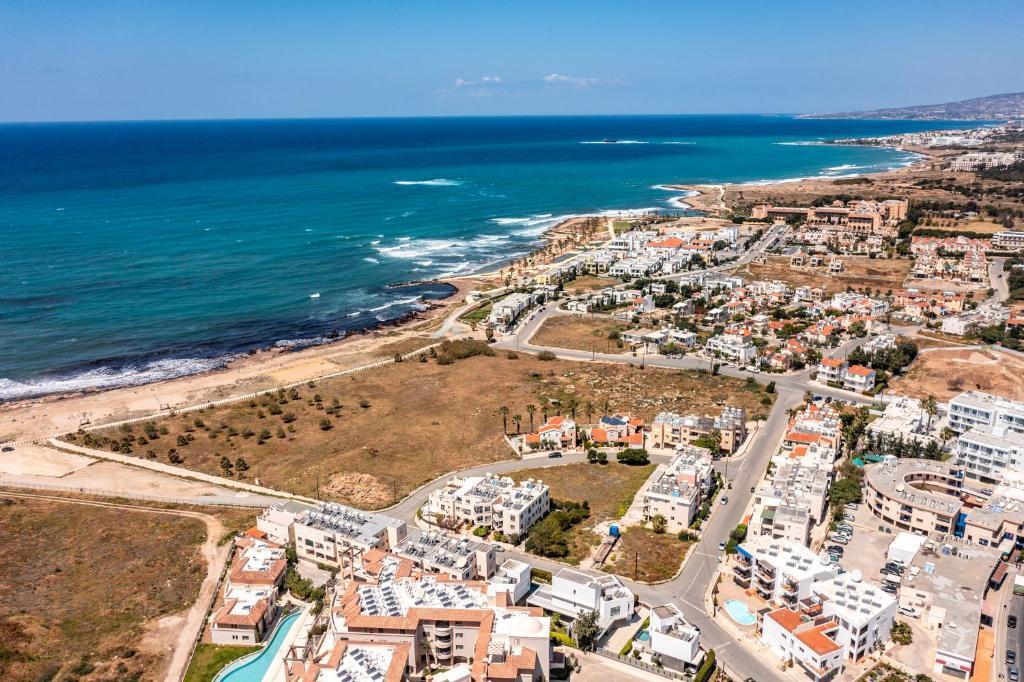 Пафос: 2bed Apartment by the Sea