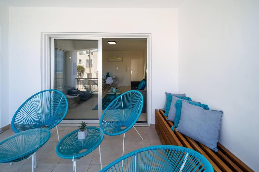 Пафос: 2bed Apartment by the Sea