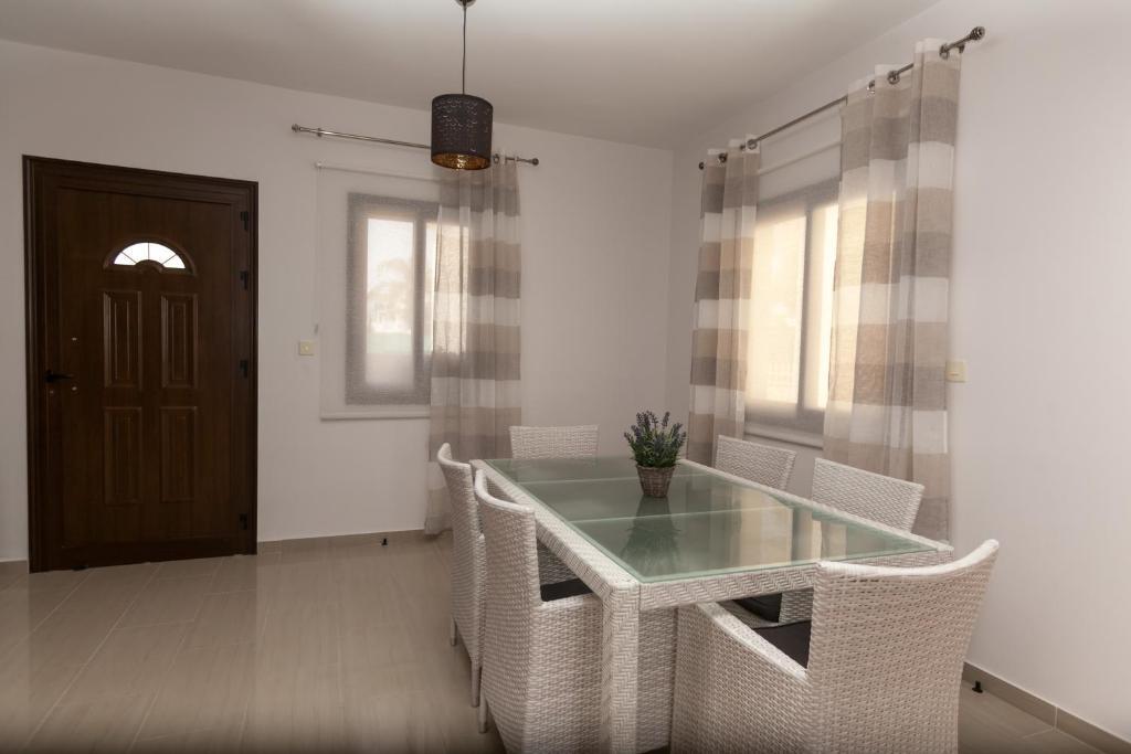 Паралимни: Dafni villa 21