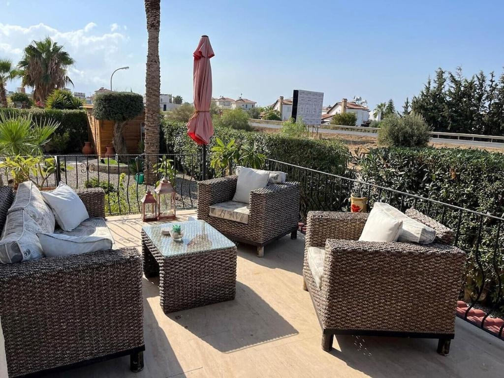 Гекиткале: 4 Bedroom (Sleeps 8) Villa in Esentepe