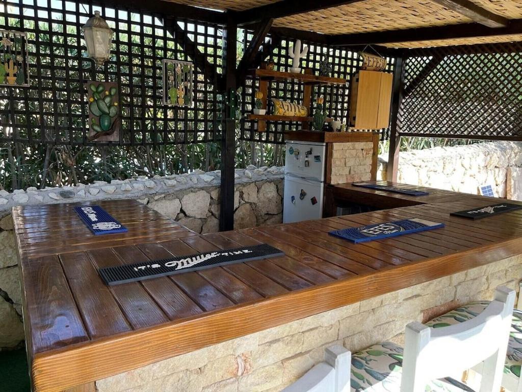 Гекиткале: 4 Bedroom (Sleeps 8) Villa in Esentepe