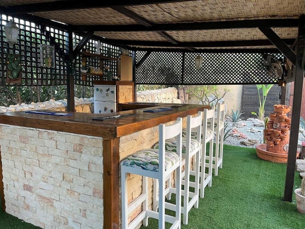 Гекиткале: 4 Bedroom (Sleeps 8) Villa in Esentepe