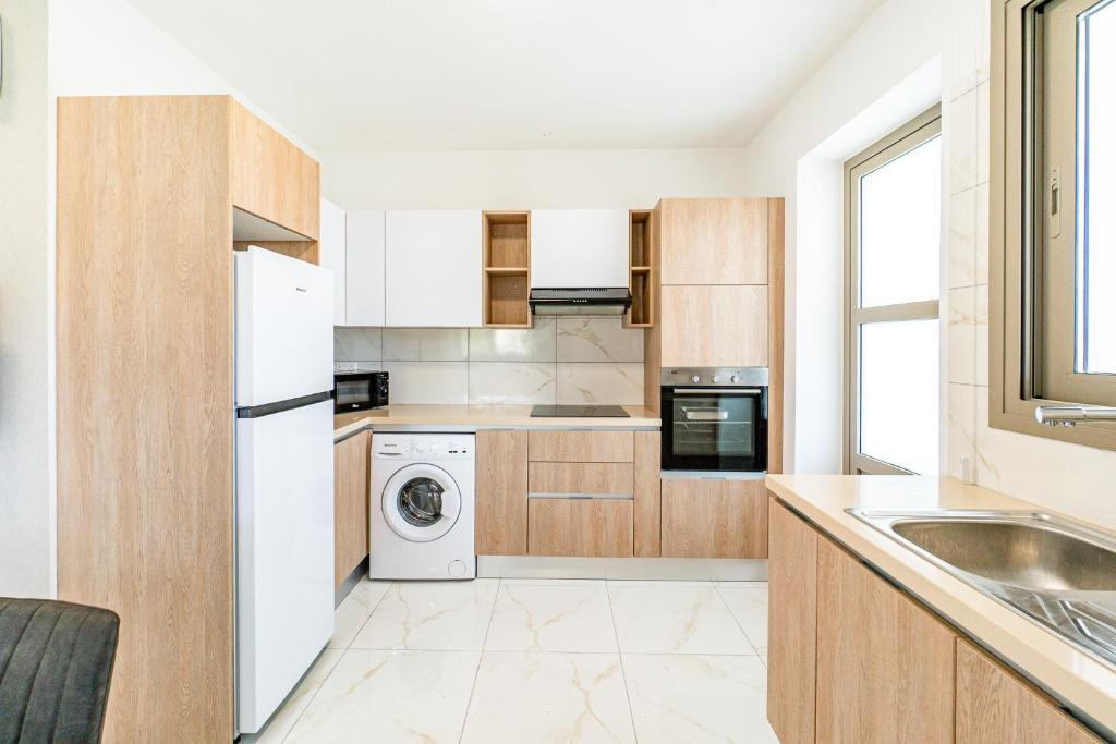 Пафос: Adolina Two Bedroom Apartment 101 by Ezoria