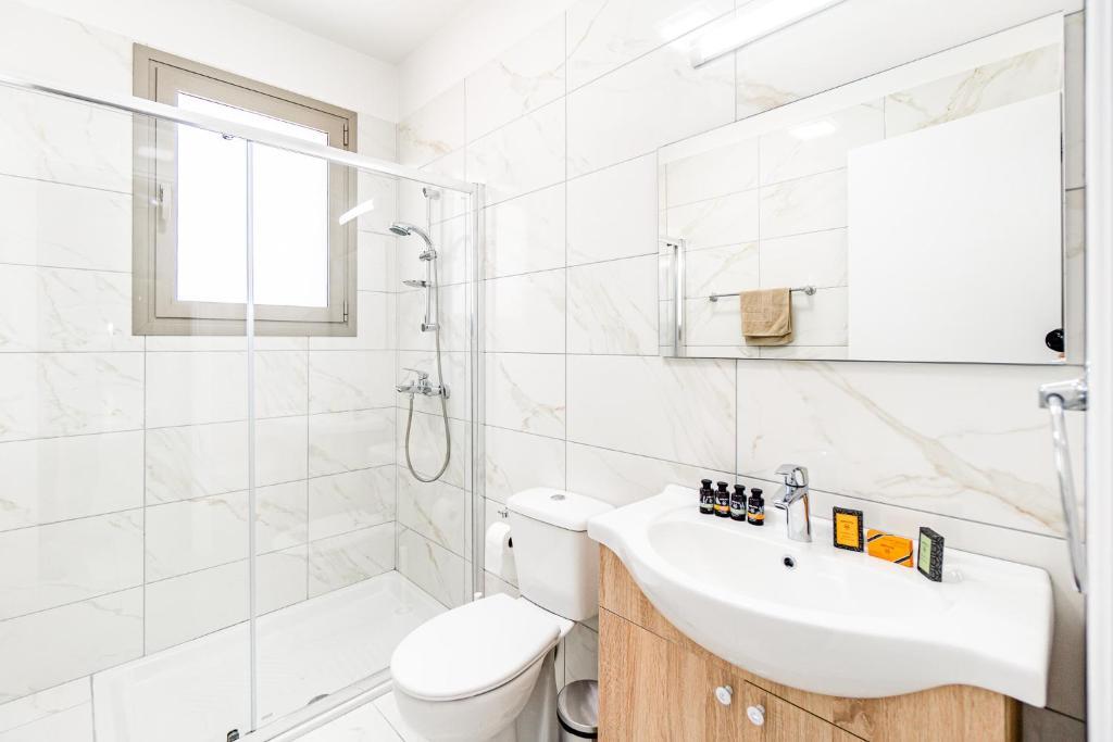 Пафос: Adolina Two Bedroom Apartment 101 by Ezoria