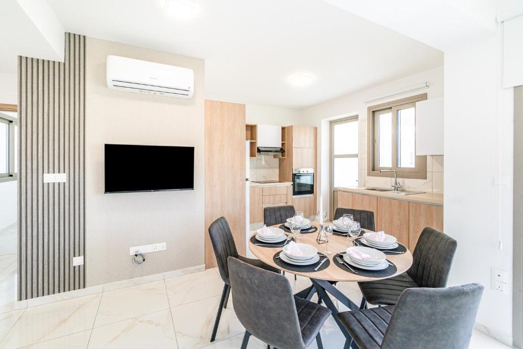 Пафос: Adolina Two Bedroom Apartment 201 by Ezoria