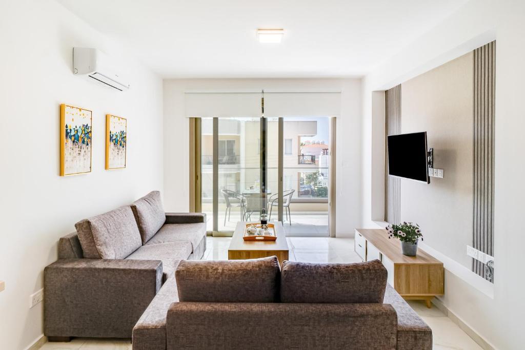 Пафос: Adolina One Bedroom Apartment 203 by Ezoria