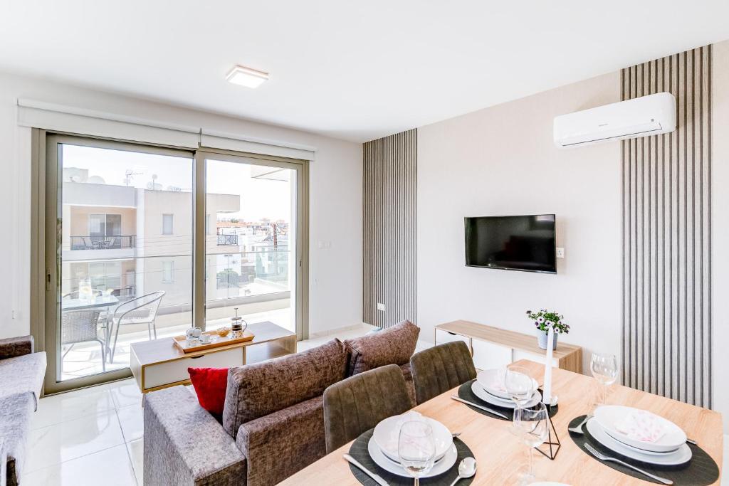 Пафос: Adolina One Bedroom Apartment 304 by Ezoria