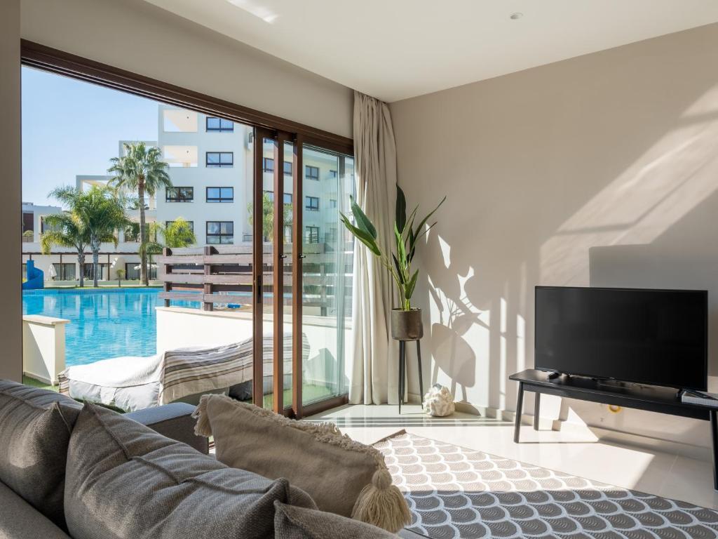 Лимассол: Sanders Aqua Park Resort Precious 3 Bedroom Holiday Home With Shared Pool