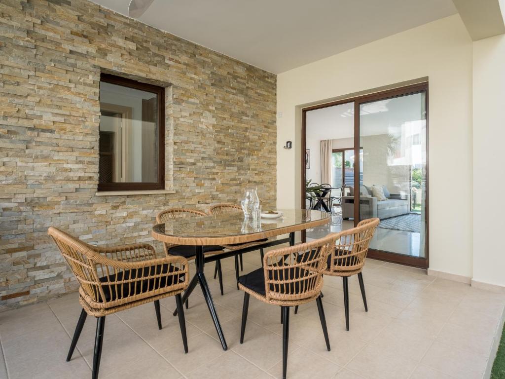 Лимассол: Sanders Aqua Park Resort Precious 3 Bedroom Holiday Home With Shared Pool