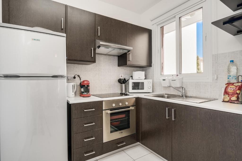 Паралимни: Lovely 2 Bedroom Family Apartment w/ Pool