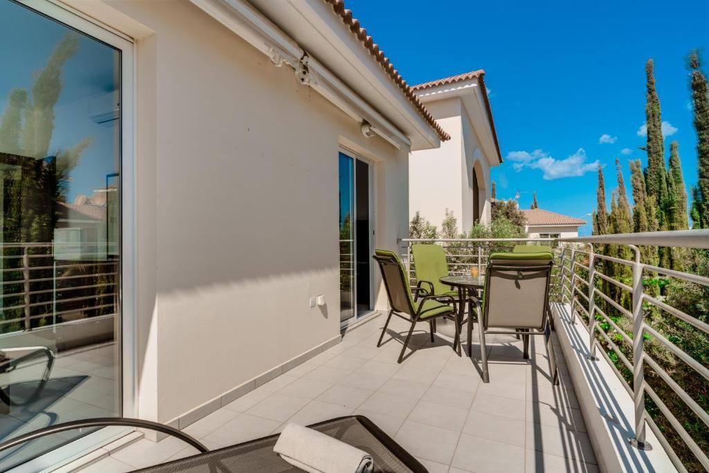Паралимни: Lovely 2 Bedroom Family Apartment w/ Pool