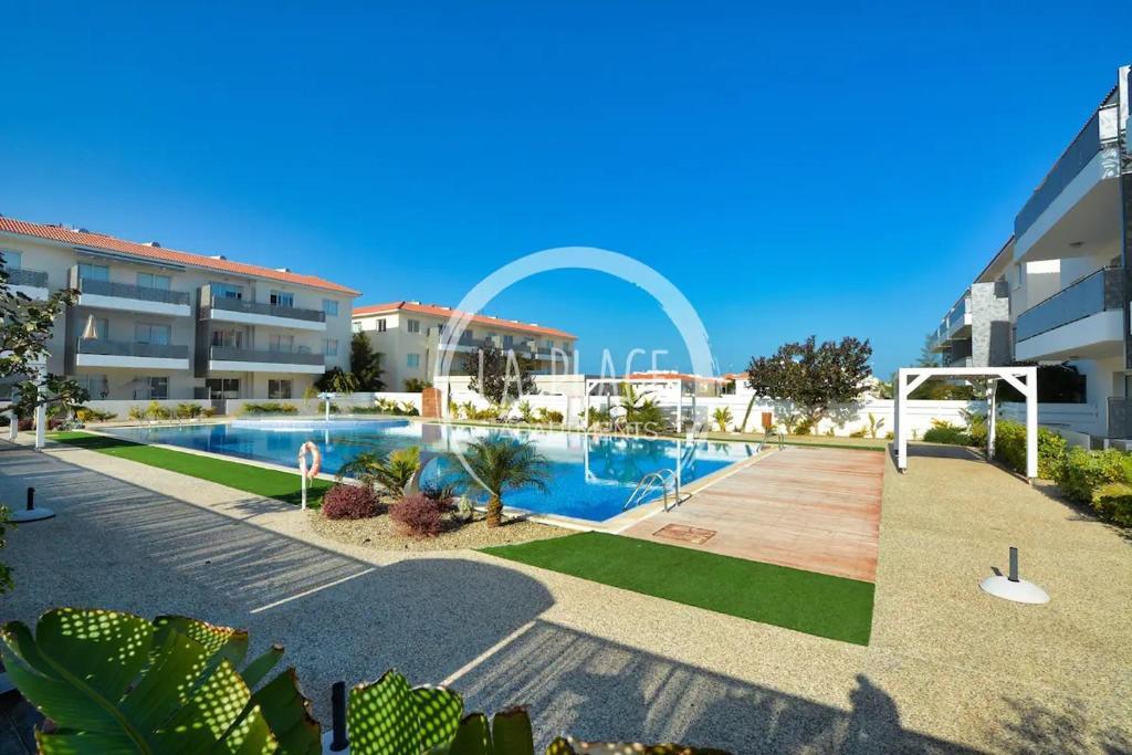 Паралимни: Lovely 2 Bedroom Family Apartment w/ Pool