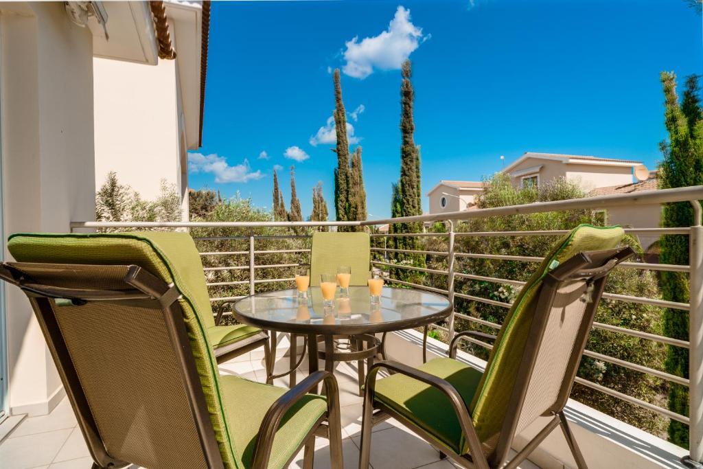 Паралимни: Lovely 2 Bedroom Family Apartment w/ Pool