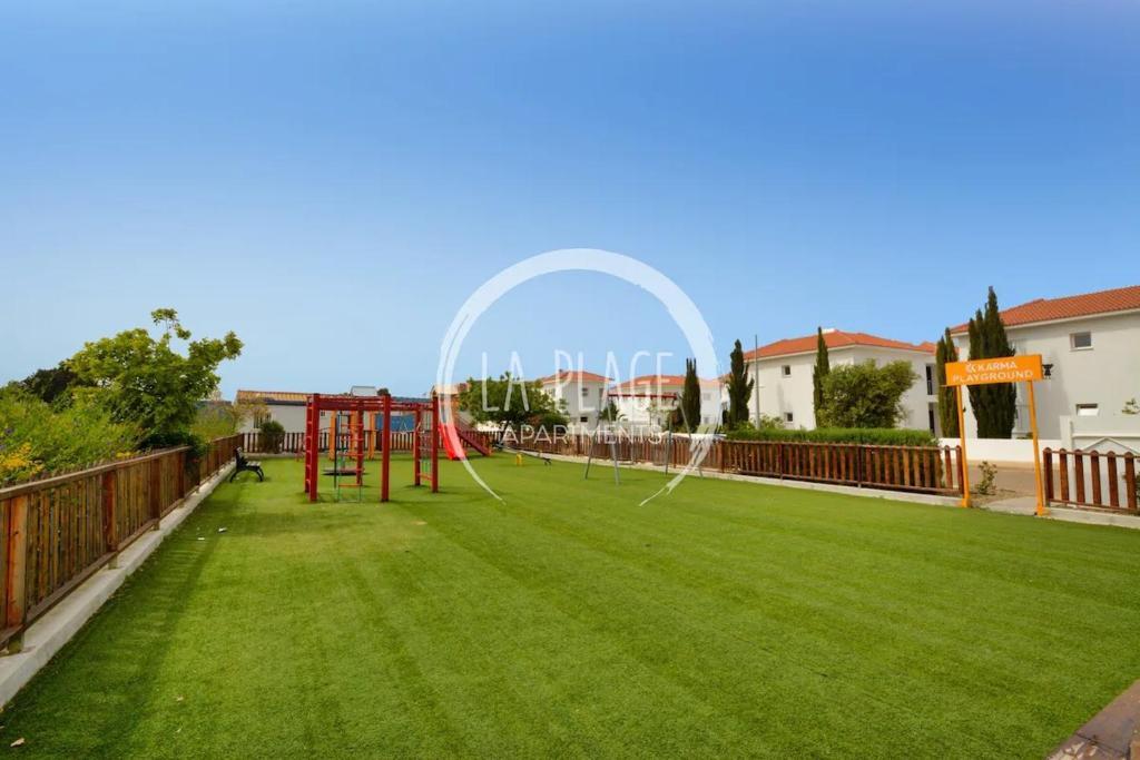 Паралимни: Lovely 2 Bedroom Family Apartment w/ Pool