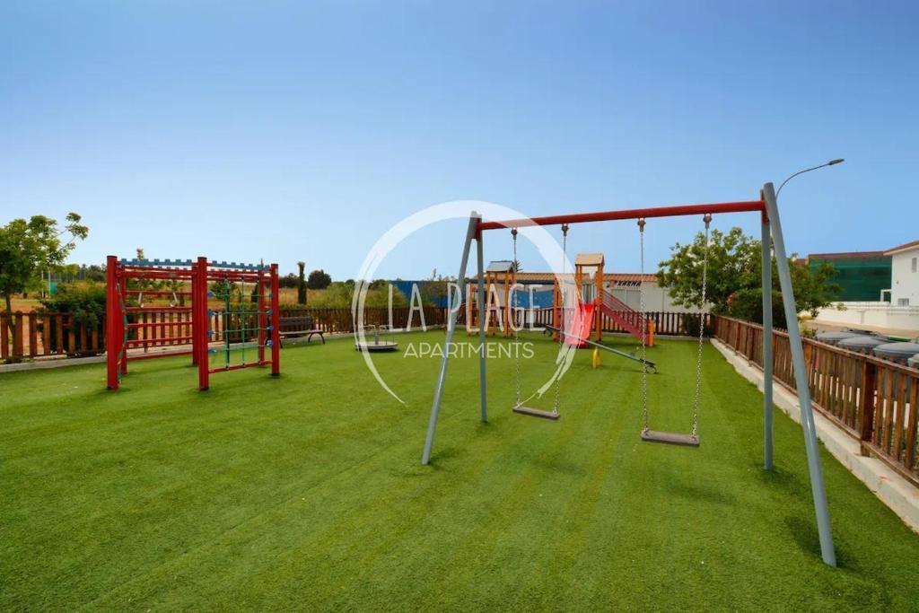 Паралимни: Lovely 2 Bedroom Family Apartment w/ Pool