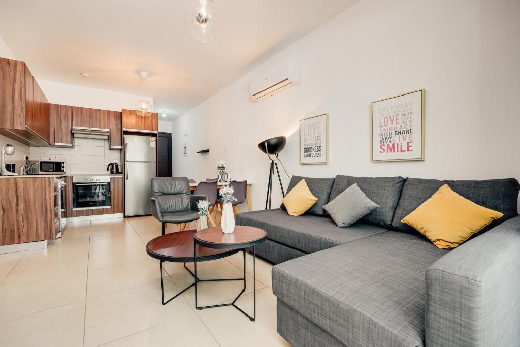 Паралимни: SunnyVillas: 2BR Mythical Apt*Swimming Pool*AK04