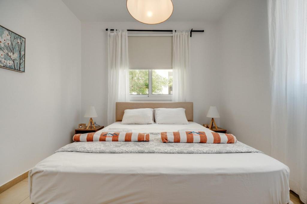 Паралимни: SunnyVillas: 2BR Mythical Apt*Swimming Pool*AK04
