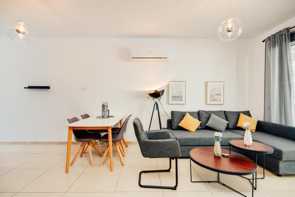 Паралимни: SunnyVillas: 2BR Mythical Apt*Swimming Pool*AK04