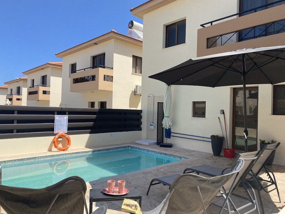 Паралимни: Serena Holiday Villa Dps06