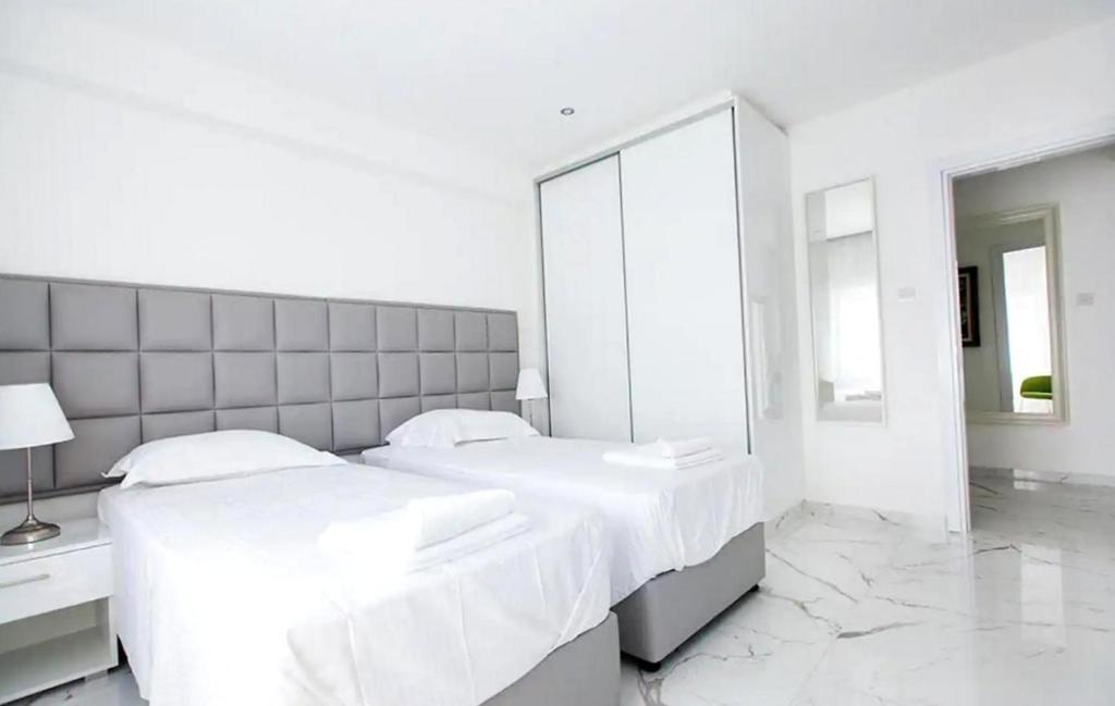 Лимассол: 3Br Seaview Limassol