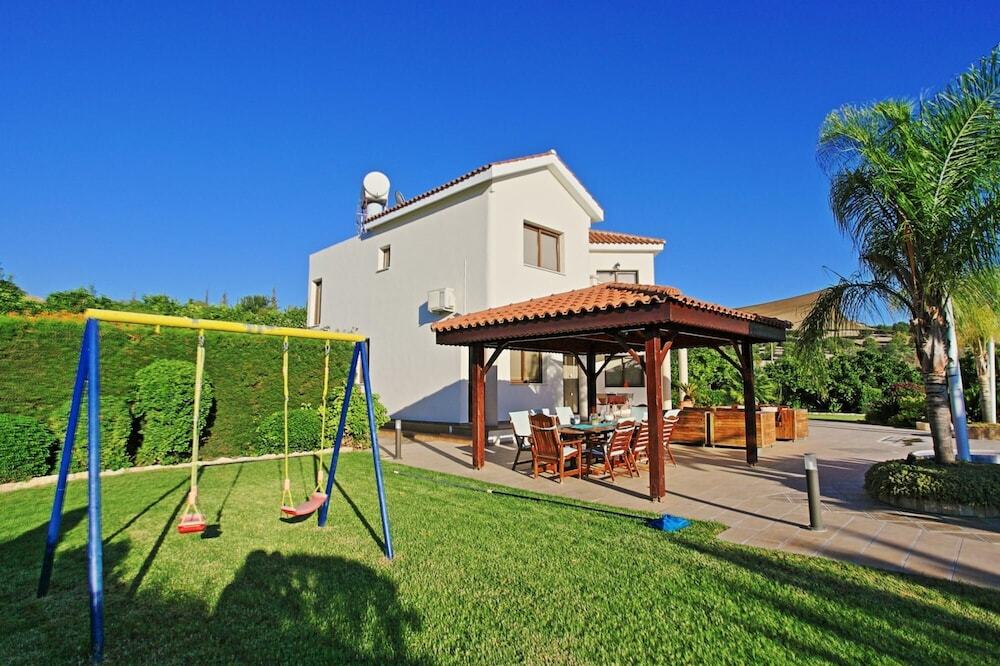 Стени: Villa Skouli in Skoulli