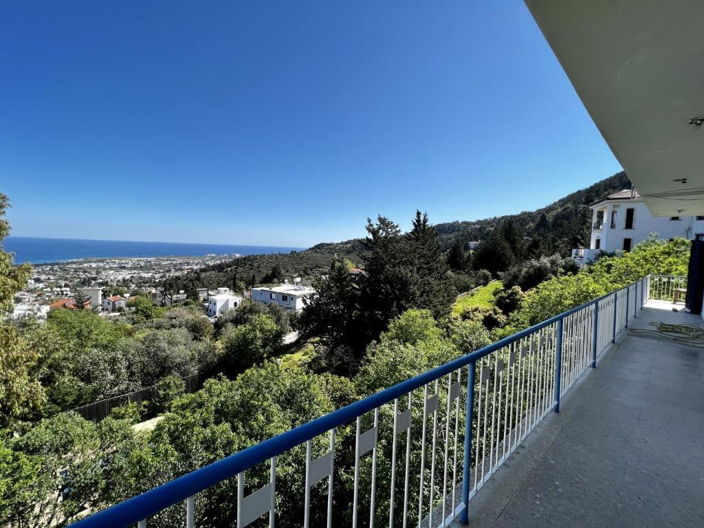 Лапта: Sea View Spacious Private Villa in Lapta