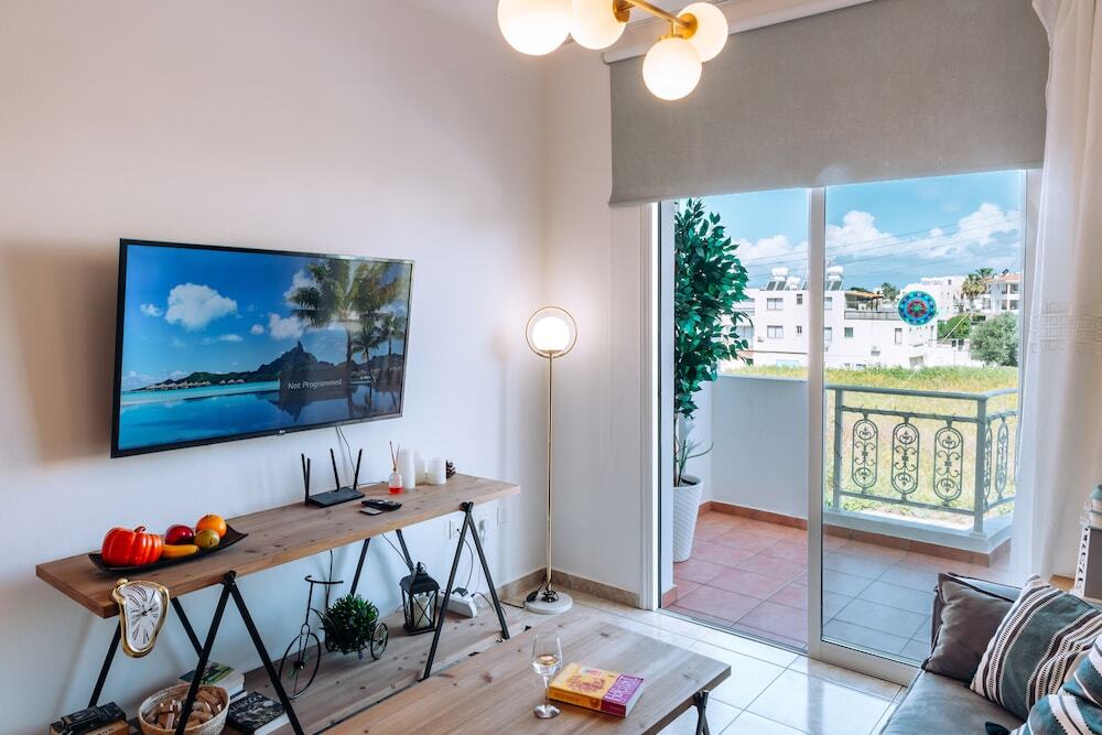 Пафос: Procy 104 Apartment Venus Beach Ideal for Long or Short Stays
