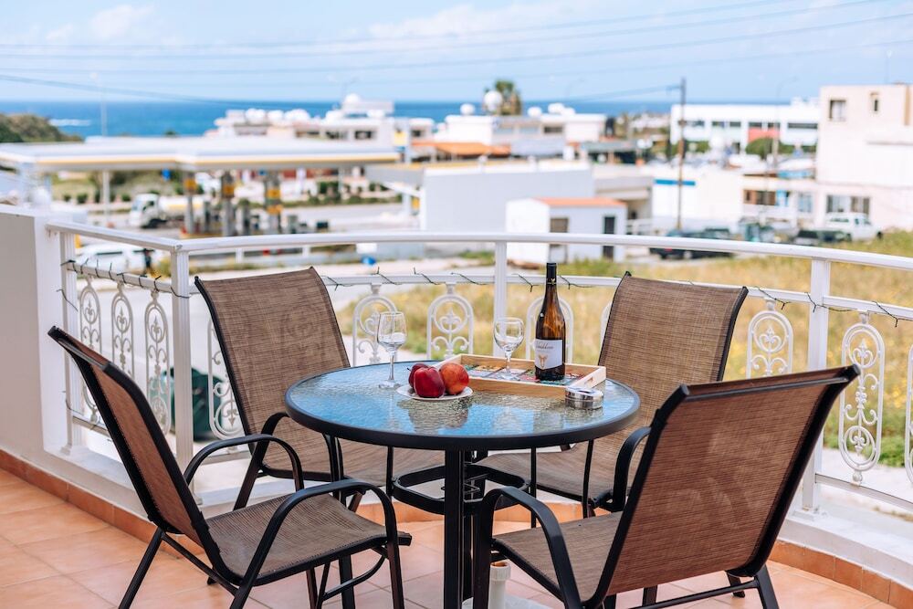 Пафос: Procy 104 Apartment Venus Beach Ideal for Long or Short Stays