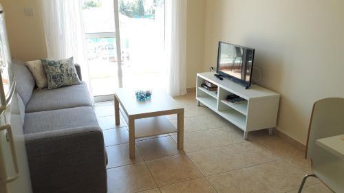 Пафос: Procy 104 Apartment Venus Beach Ideal for Long or Short Stays