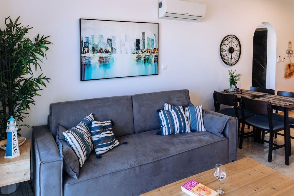 Пафос: Procy 104 Apartment Venus Beach Ideal for Long or Short Stays