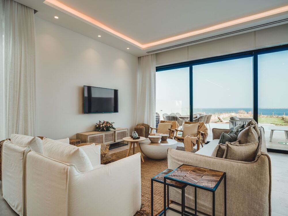 Протарас: Sanders Konnos Bay Ira - Remarkable 5-bdr Villa On Beach Front