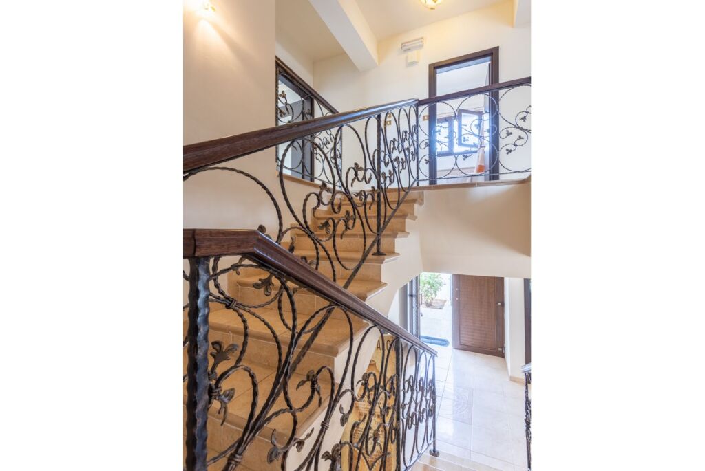 Паралимни: Villa Brigitte