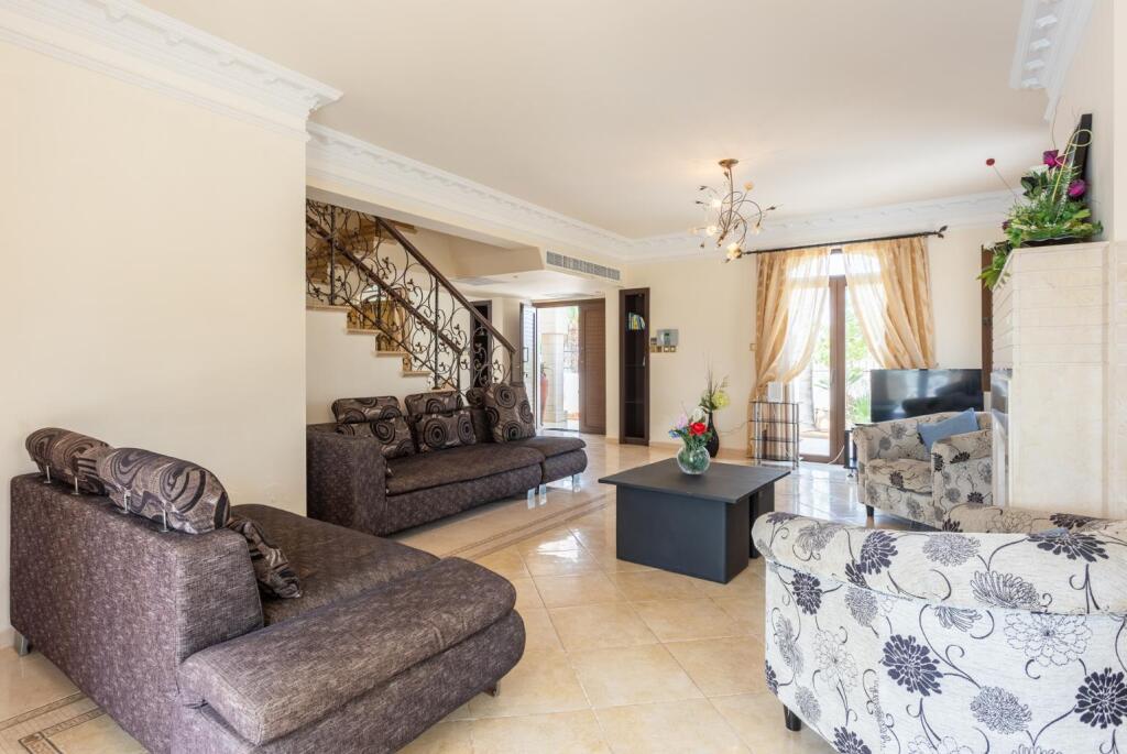 Паралимни: Villa Brigitte