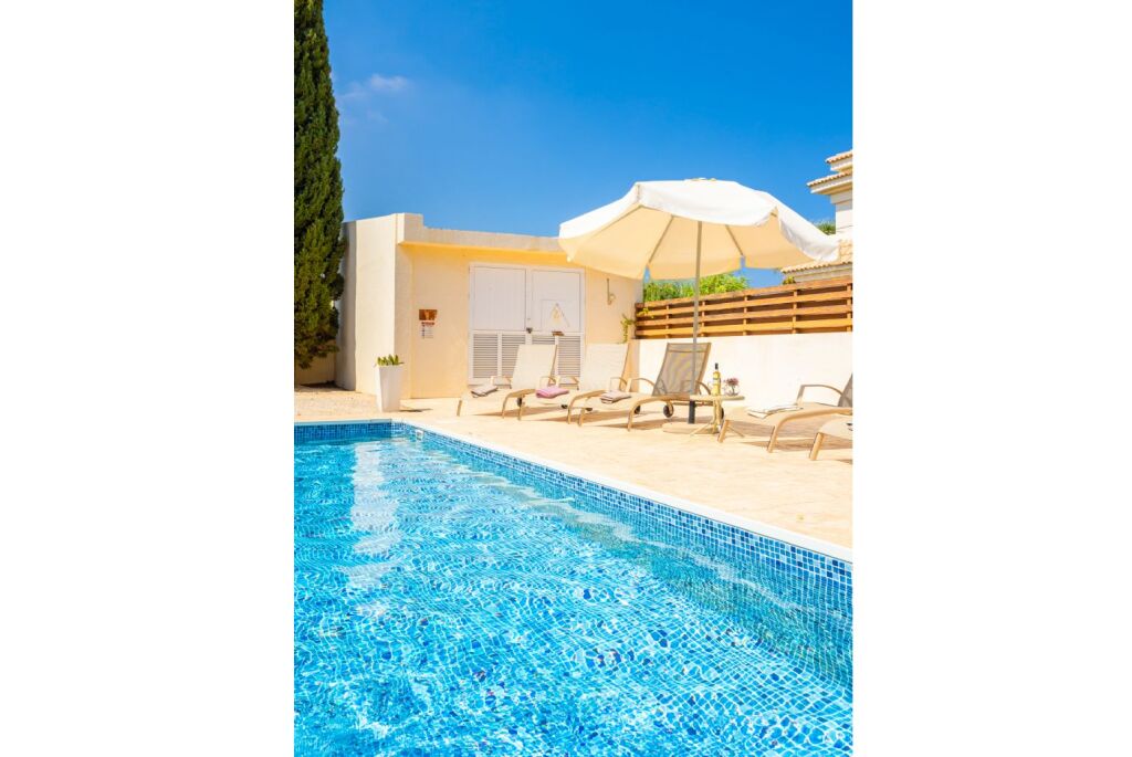 Паралимни: Villa Nikol