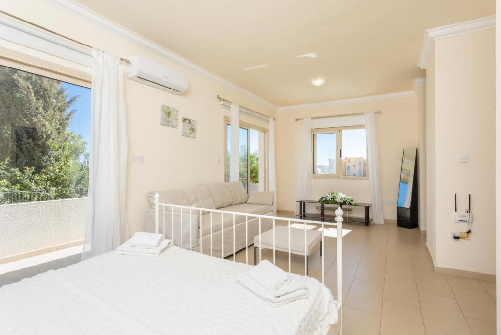 Паралимни: Villa Andree