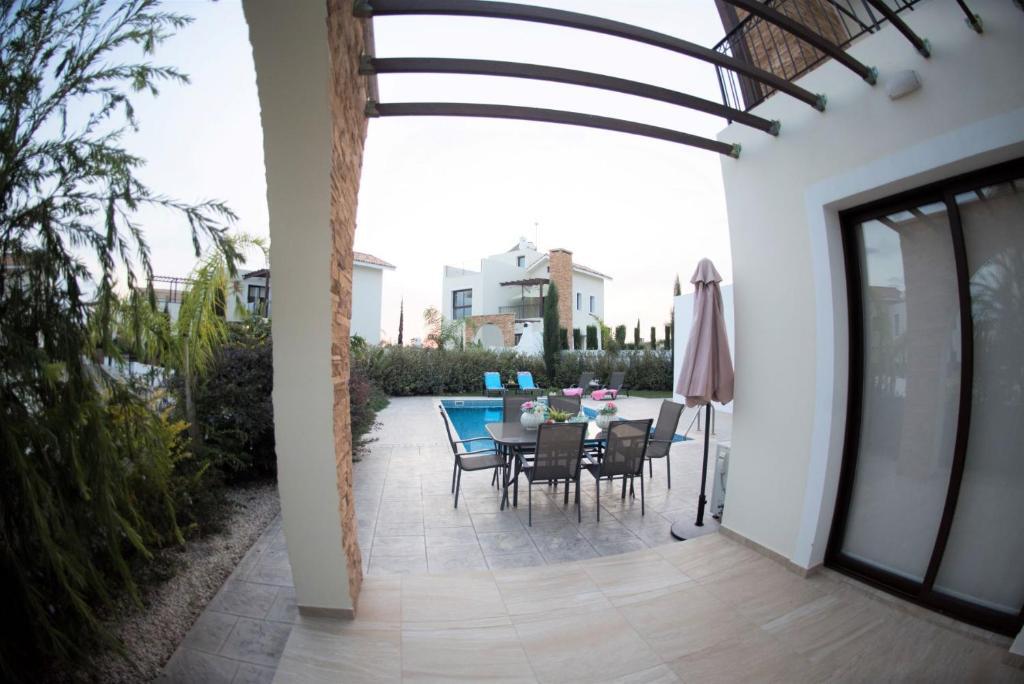 Айя-Напа: Sea Breeze Villa