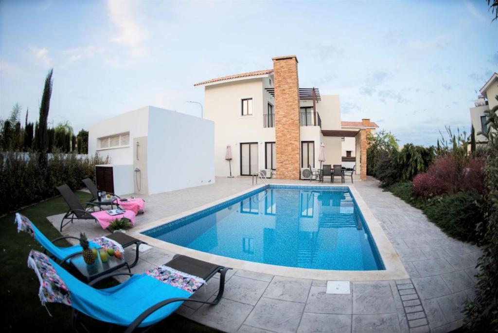 Айя-Напа: Sea Breeze Villa