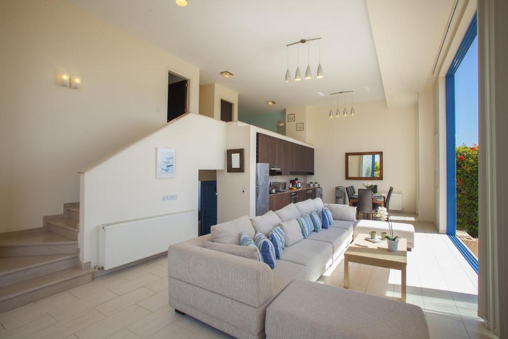 Протарас: Protaras Seafront Villa Infinte Aretousa