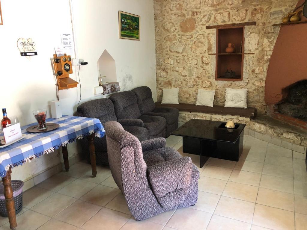 Киссонерга: Friendly villagehouse