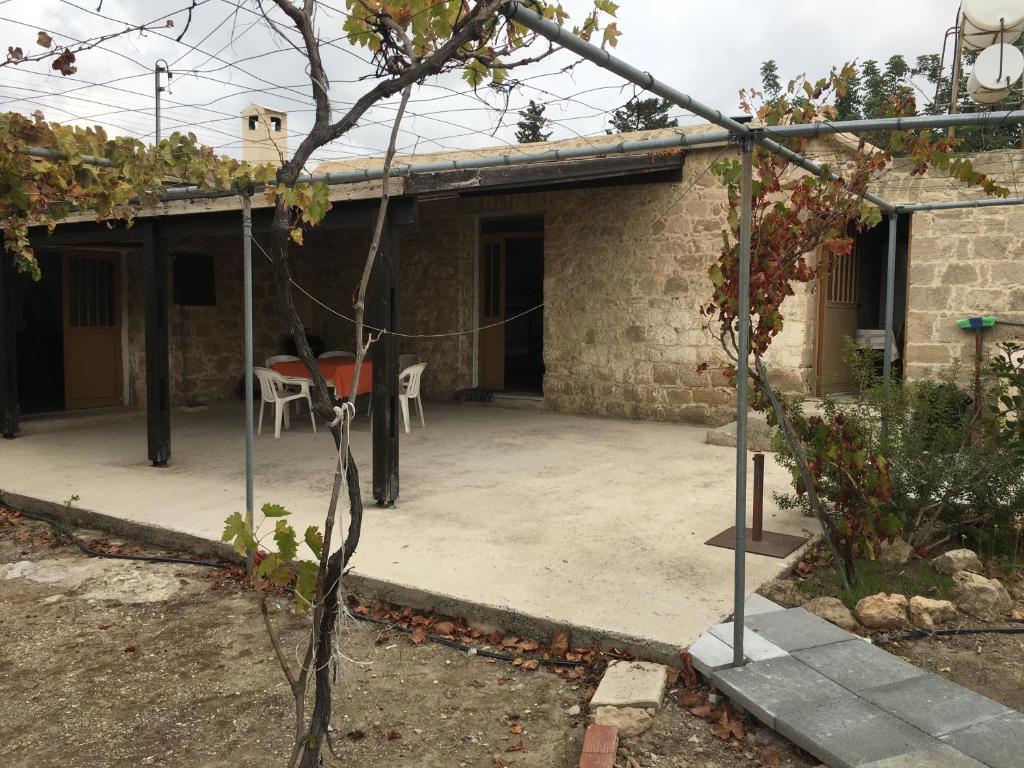 Киссонерга: Friendly villagehouse