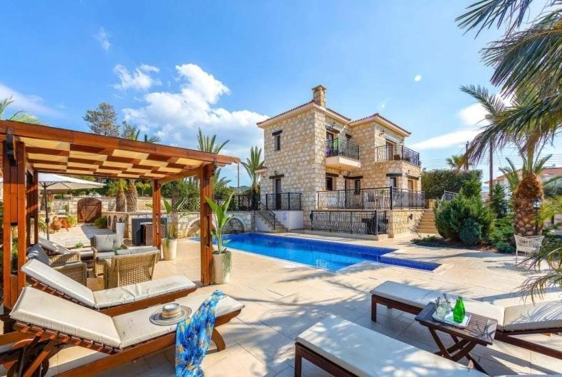 Аргака: Petrides Villa